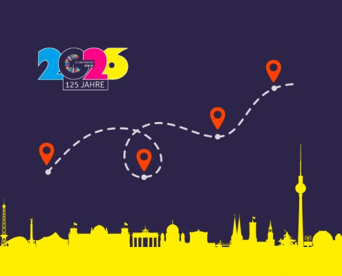 Grafik mit dem Logo „125 Jahre Chorverband Berlin“, einer Wegmarkierung und Berliner Skyline zur Ausstellungseröffnung.